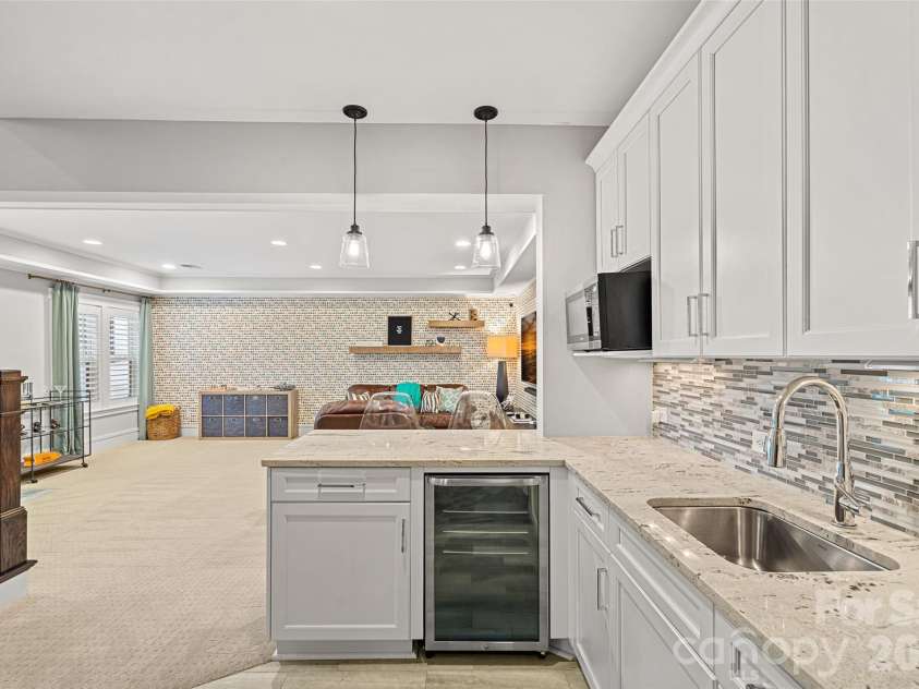 4316 Tangle Drive, Charlotte, NC 28211.  MLS# CAR4372166, YatesRealty ID 21058. 