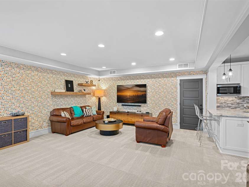 4316 Tangle Drive, Charlotte, NC 28211.  MLS# CAR4372166, YatesRealty ID 21058. Basement Bonus Room