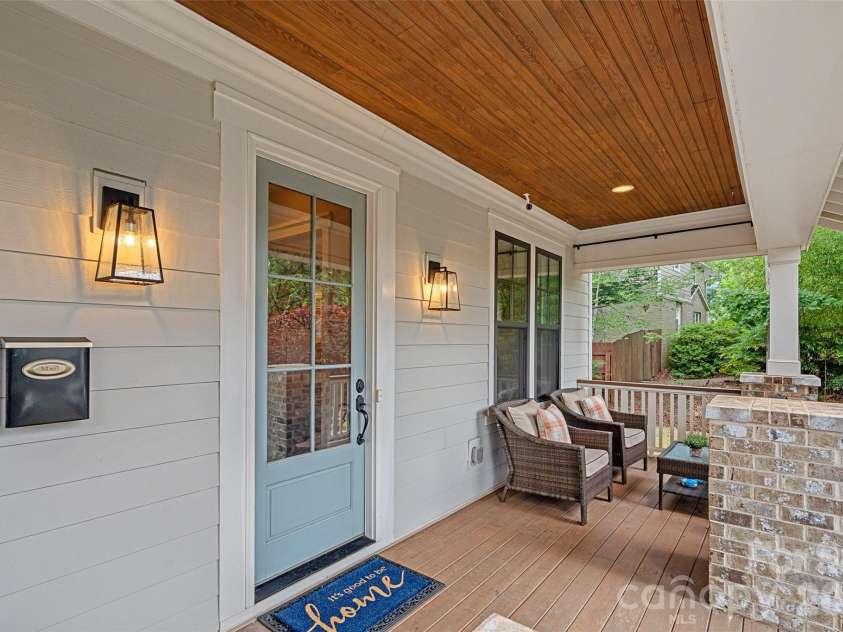 4316 Tangle Drive, Charlotte, NC 28211.  MLS# CAR4372166, YatesRealty ID 21058. Front Porch