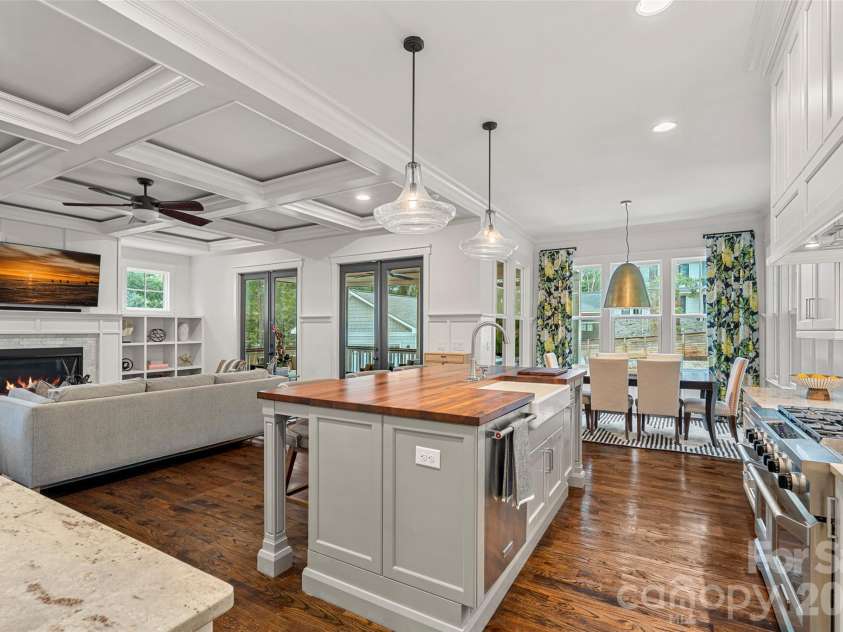 4316 Tangle Drive, Charlotte, NC 28211.  MLS# CAR4372166, YatesRealty ID 21058. Kitchen
