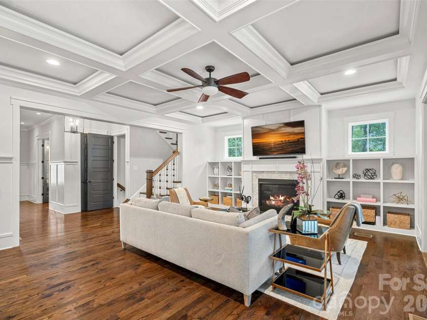 4316 Tangle Drive, Charlotte, NC 28211.  MLS# CAR4372166, YatesRealty ID 21058. Living Room