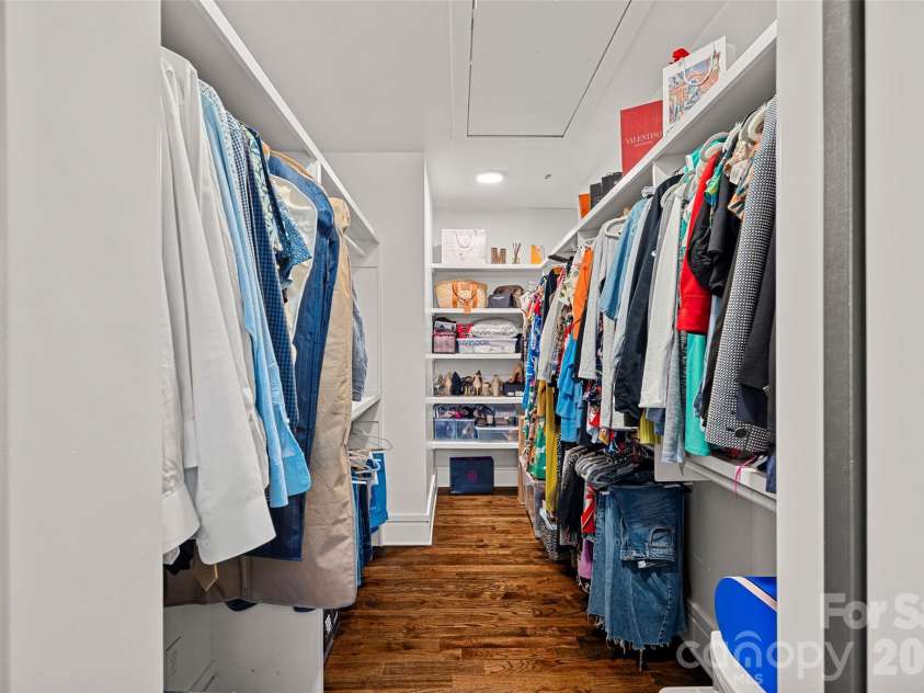 4316 Tangle Drive, Charlotte, NC 28211.  MLS# CAR4372166, YatesRealty ID 21058. Primary Closet