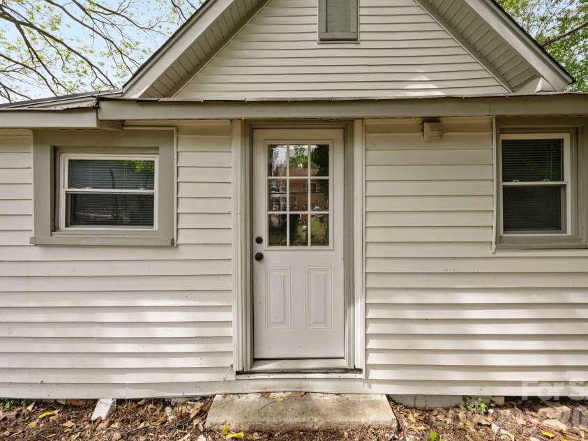 318 Liberty Street, Gastonia, NC 28052.  MLS# CAR4310640, YatesRealty ID 21059. 