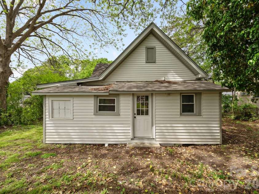 318 Liberty Street, Gastonia, NC 28052.  MLS# CAR4310640, YatesRealty ID 21059. 