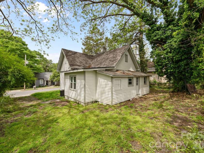 318 Liberty Street, Gastonia, NC 28052.  MLS# CAR4310640, YatesRealty ID 21059. 