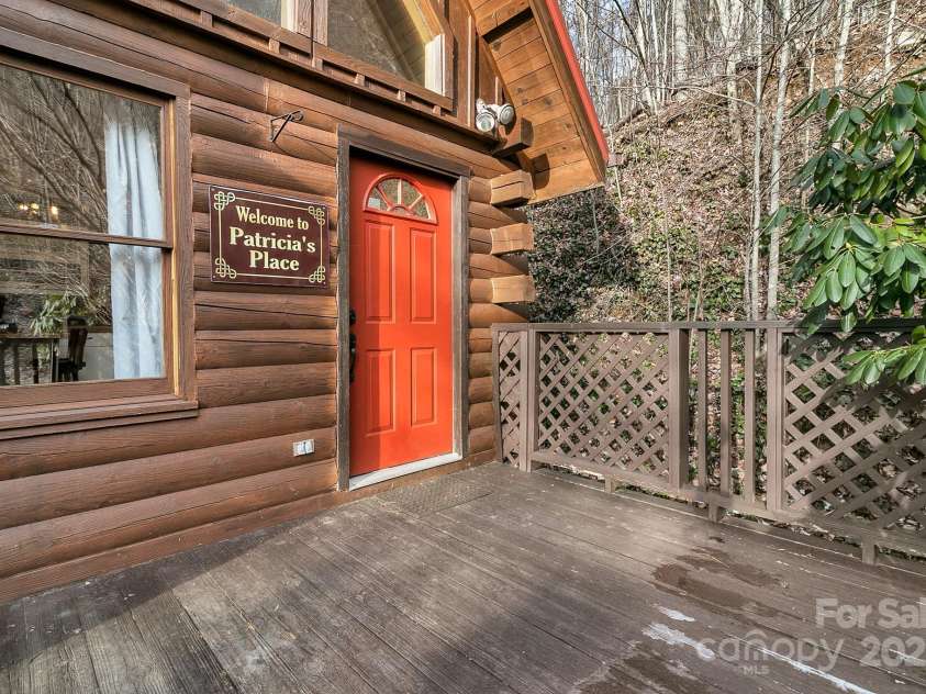 135 Pretty Ridge Road, Maggie Valley, NC 28751.  MLS# CAR4215766, YatesRealty ID 2106. 
