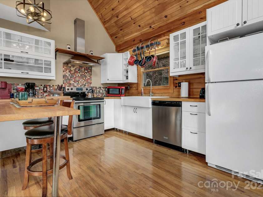 135 Pretty Ridge Road, Maggie Valley, NC 28751.  MLS# CAR4215766, YatesRealty ID 2106. 