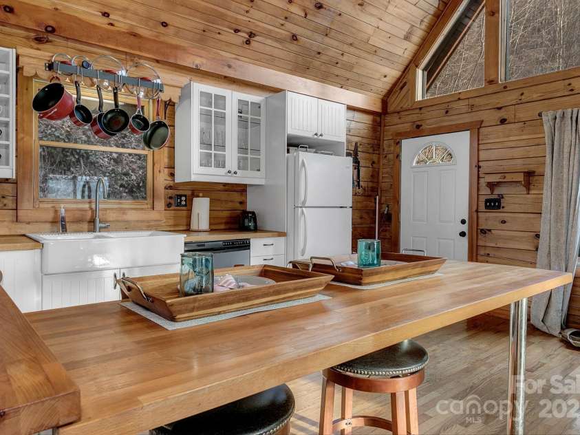 135 Pretty Ridge Road, Maggie Valley, NC 28751.  MLS# CAR4215766, YatesRealty ID 2106. 