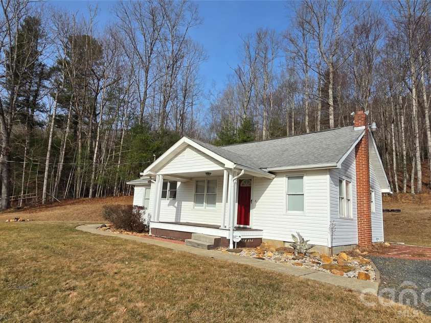 212 Old Dale Road, Spruce Pine, NC 28777.  MLS# CAR4335802, YatesRealty ID 2106. 