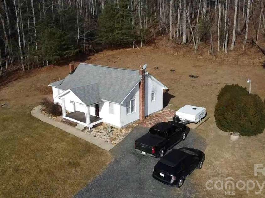 212 Old Dale Road, Spruce Pine, NC 28777.  MLS# CAR4335802, YatesRealty ID 2106. 
