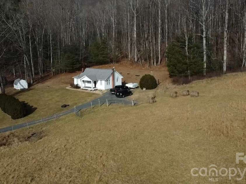 212 Old Dale Road, Spruce Pine, NC 28777.  MLS# CAR4335802, YatesRealty ID 2106. 