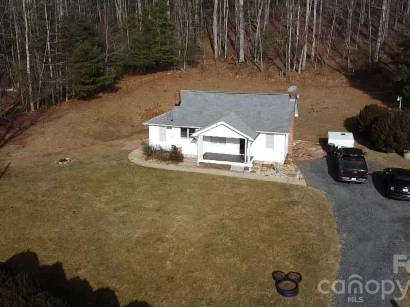 212 Old Dale Road, Spruce Pine, NC 28777.  MLS# CAR4335802, YatesRealty ID 2106. 