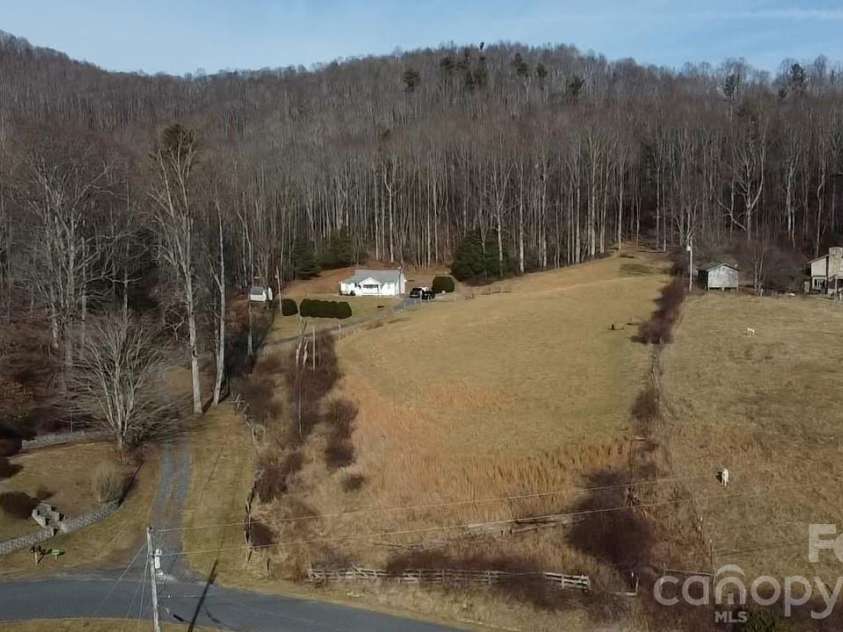 212 Old Dale Road, Spruce Pine, NC 28777.  MLS# CAR4335802, YatesRealty ID 2106. 