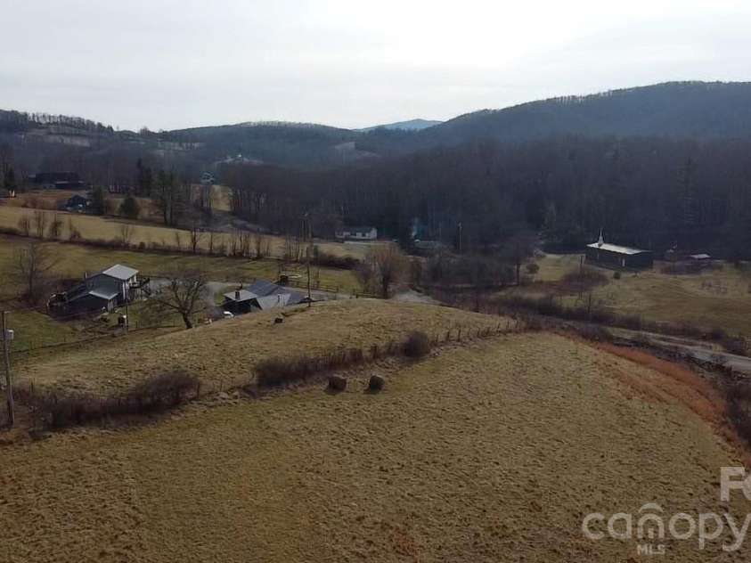 212 Old Dale Road, Spruce Pine, NC 28777.  MLS# CAR4335802, YatesRealty ID 2106. 
