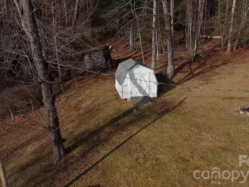 212 Old Dale Road, Spruce Pine, NC 28777.  MLS# CAR4335802, YatesRealty ID 2106. 