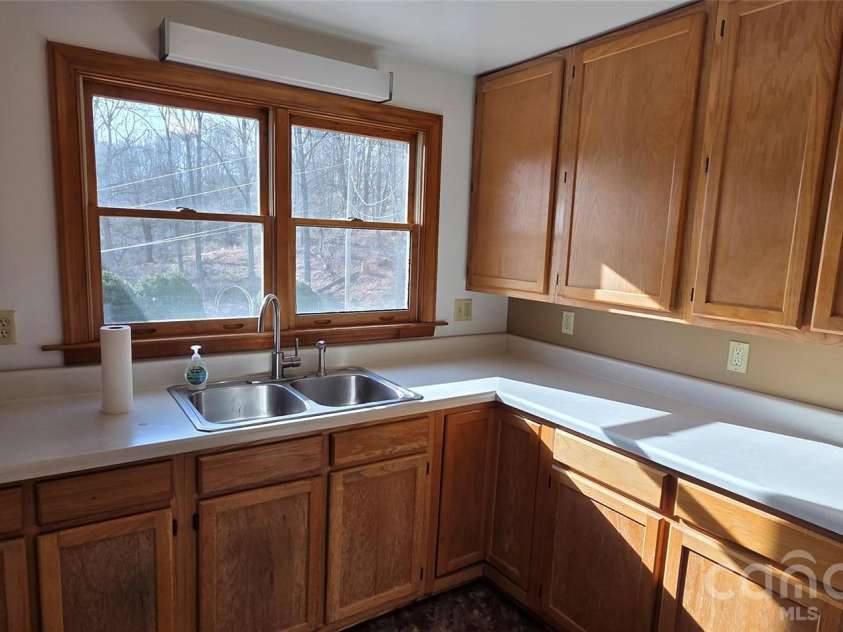 212 Old Dale Road, Spruce Pine, NC 28777.  MLS# CAR4335802, YatesRealty ID 2106. 