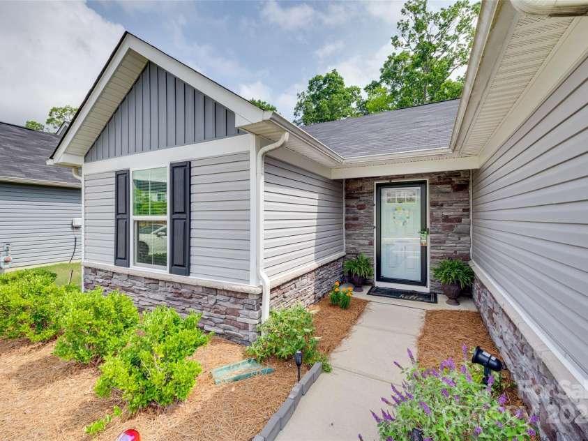 4511 Hunton Dale Road, Concord, NC 28027.  MLS# CAR4267913, YatesRealty ID 21060. 