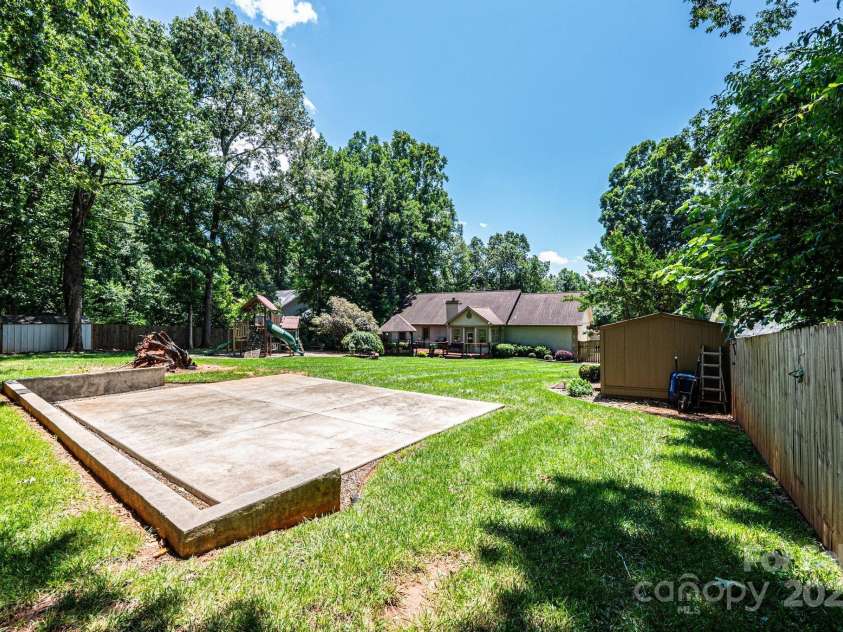 3889 Mattingly Drive, Hickory, NC 28602.  MLS# CAR4273093, YatesRealty ID 21061. 