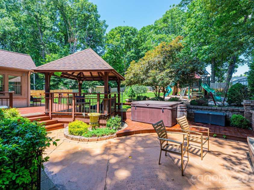 3889 Mattingly Drive, Hickory, NC 28602.  MLS# CAR4273093, YatesRealty ID 21061. 