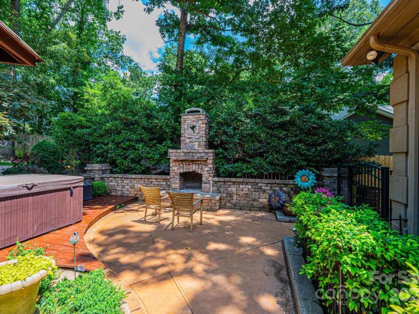 3889 Mattingly Drive, Hickory, NC 28602.  MLS# CAR4273093, YatesRealty ID 21061. 