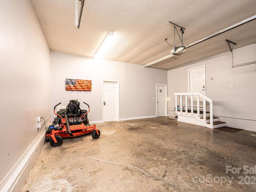 3889 Mattingly Drive, Hickory, NC 28602.  MLS# CAR4273093, YatesRealty ID 21061. 