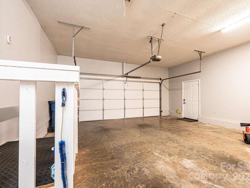 3889 Mattingly Drive, Hickory, NC 28602.  MLS# CAR4273093, YatesRealty ID 21061. 