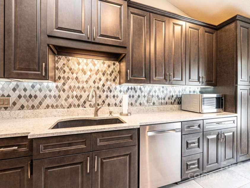 3889 Mattingly Drive, Hickory, NC 28602.  MLS# CAR4273093, YatesRealty ID 21061. 