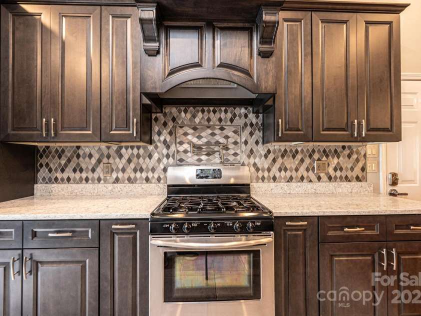 3889 Mattingly Drive, Hickory, NC 28602.  MLS# CAR4273093, YatesRealty ID 21061. 