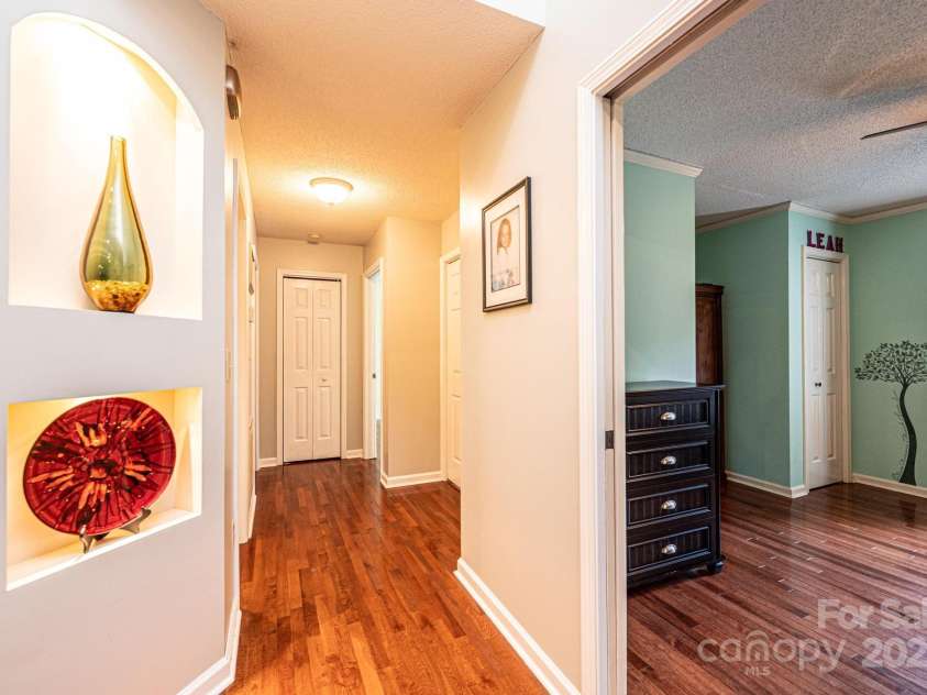 3889 Mattingly Drive, Hickory, NC 28602.  MLS# CAR4273093, YatesRealty ID 21061. 