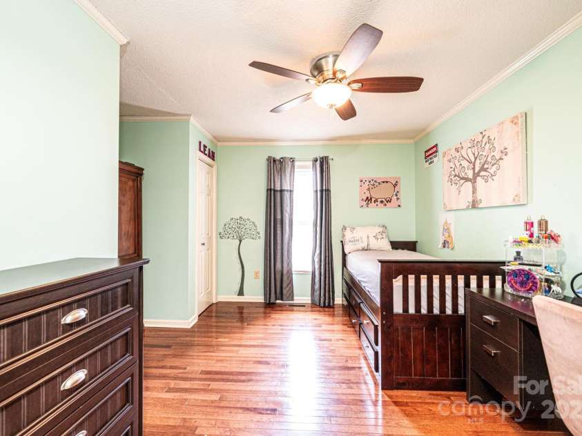 3889 Mattingly Drive, Hickory, NC 28602.  MLS# CAR4273093, YatesRealty ID 21061. 