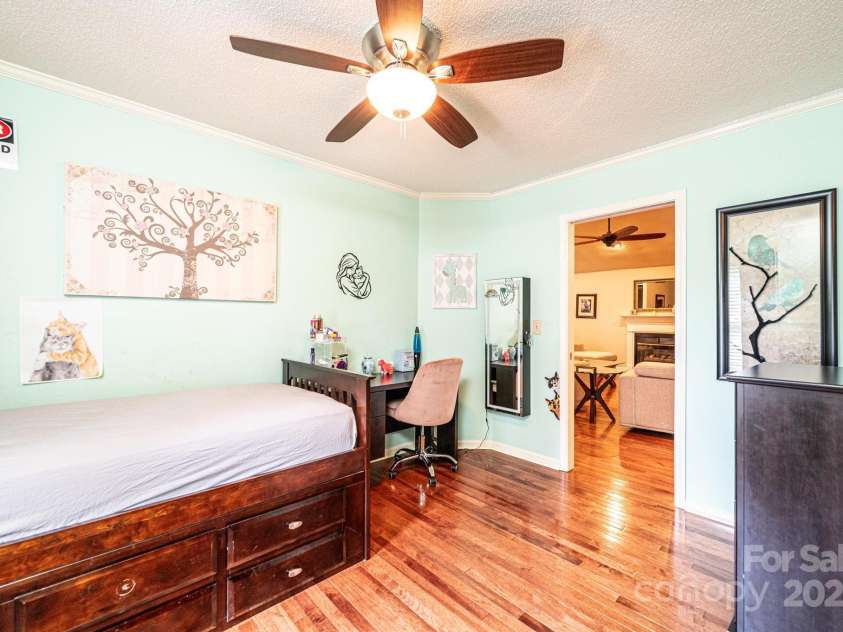 3889 Mattingly Drive, Hickory, NC 28602.  MLS# CAR4273093, YatesRealty ID 21061. 