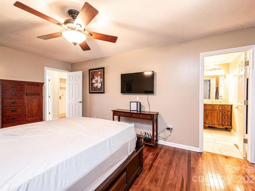 3889 Mattingly Drive, Hickory, NC 28602.  MLS# CAR4273093, YatesRealty ID 21061. 