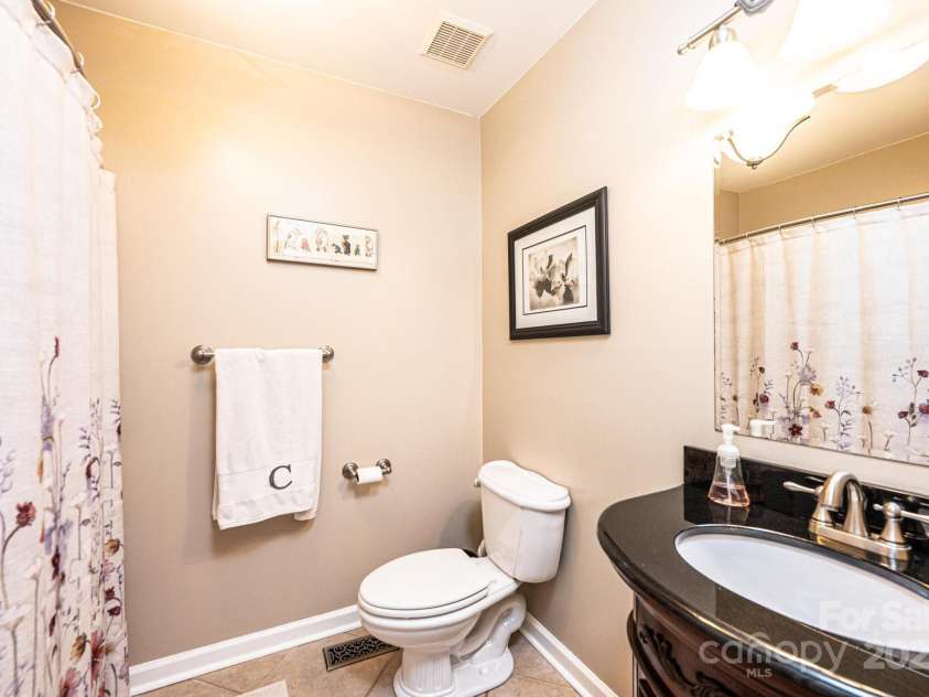 3889 Mattingly Drive, Hickory, NC 28602.  MLS# CAR4273093, YatesRealty ID 21061. 