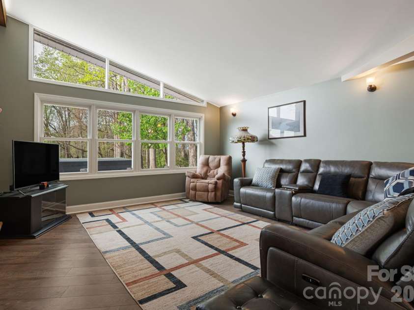 87 Oakview Road, Asheville, NC 28806.  MLS# CAR4368551, YatesRealty ID 21062. 