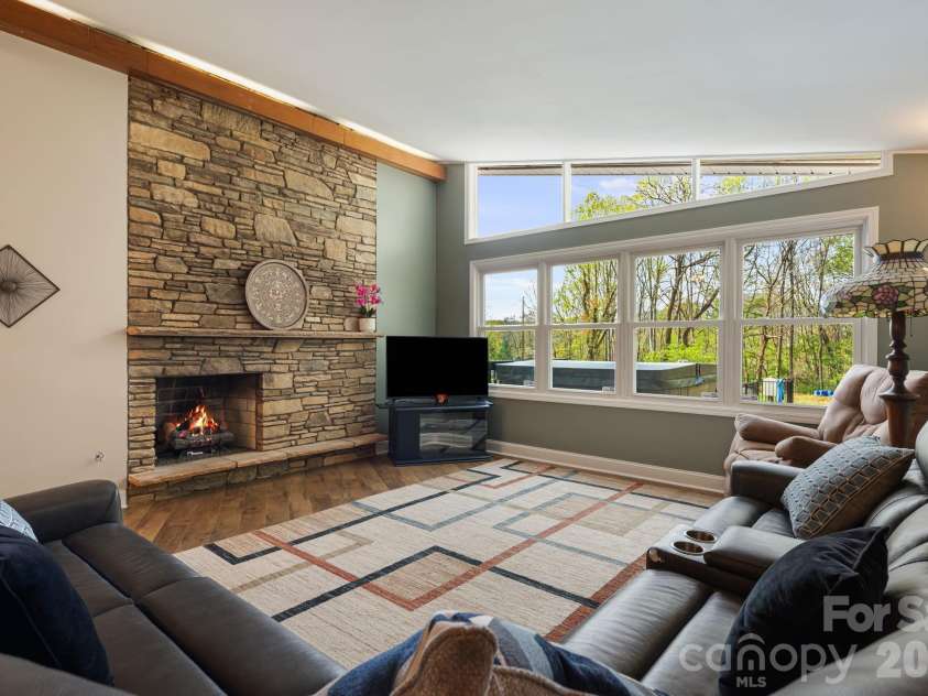 87 Oakview Road, Asheville, NC 28806.  MLS# CAR4368551, YatesRealty ID 21062. 