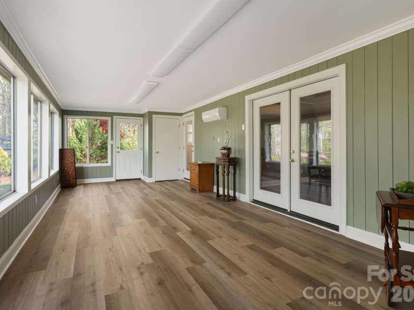 87 Oakview Road, Asheville, NC 28806.  MLS# CAR4368551, YatesRealty ID 21062. 