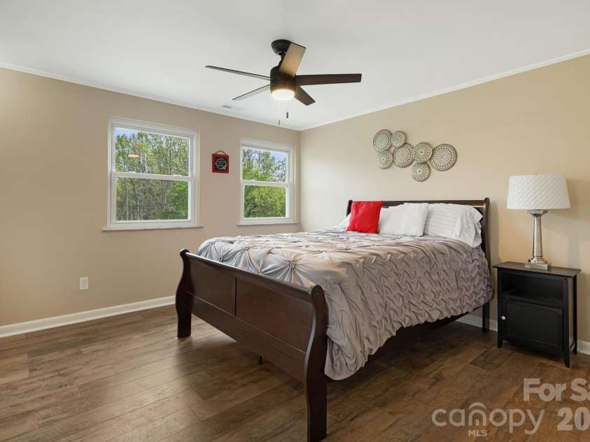 87 Oakview Road, Asheville, NC 28806.  MLS# CAR4368551, YatesRealty ID 21062. 