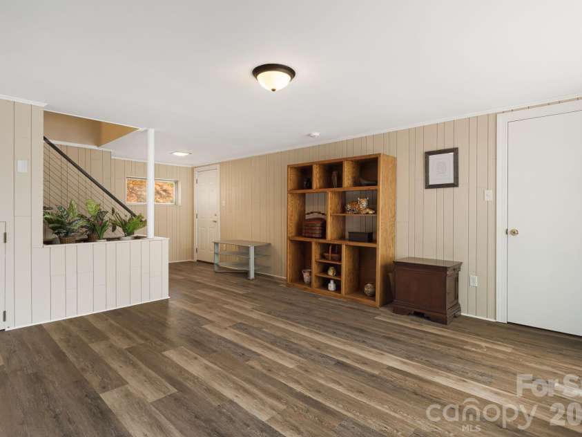 87 Oakview Road, Asheville, NC 28806.  MLS# CAR4368551, YatesRealty ID 21062. 