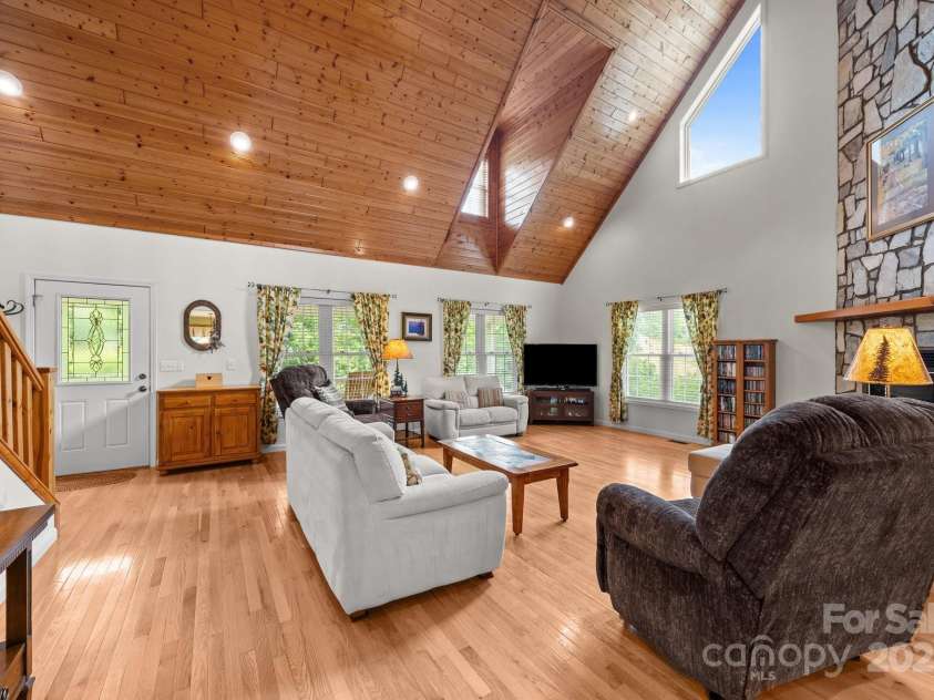 87 Silent Forest Drive, Canton, NC 28716.  MLS# CAR4272042, YatesRealty ID 21062. 