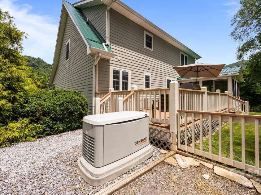 87 Silent Forest Drive, Canton, NC 28716.  MLS# CAR4272042, YatesRealty ID 21062. 
