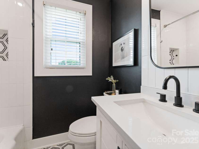 504 Wakefield Drive, Charlotte, NC 28209.  MLS# CAR4272493, YatesRealty ID 21063. Full bath