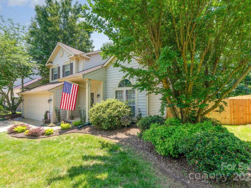 8701 Appaloosa Way Lane, Charlotte, NC 28216.  MLS# CAR4270696, YatesRealty ID 21064. 