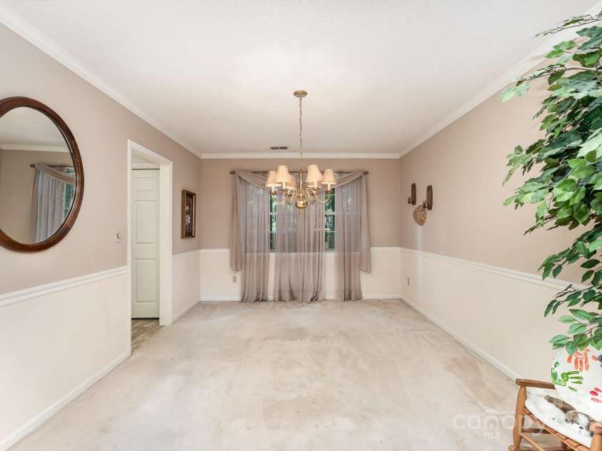 8701 Appaloosa Way Lane, Charlotte, NC 28216.  MLS# CAR4270696, YatesRealty ID 21064. 