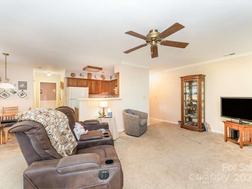 8701 Appaloosa Way Lane, Charlotte, NC 28216.  MLS# CAR4270696, YatesRealty ID 21064. 