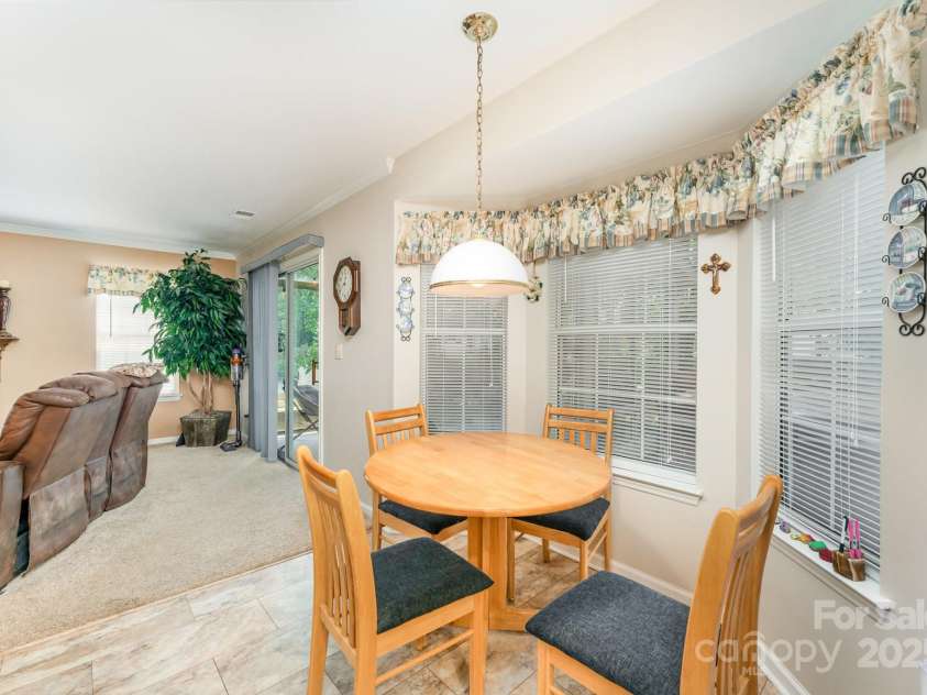 8701 Appaloosa Way Lane, Charlotte, NC 28216.  MLS# CAR4270696, YatesRealty ID 21064. 