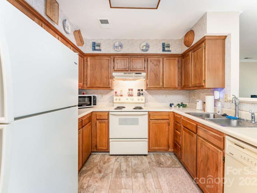 8701 Appaloosa Way Lane, Charlotte, NC 28216.  MLS# CAR4270696, YatesRealty ID 21064. 