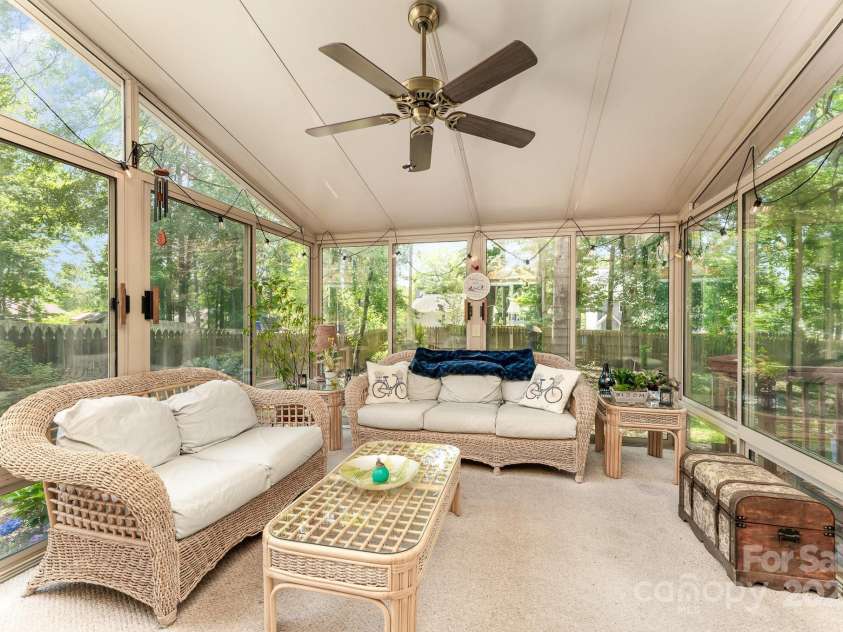 8701 Appaloosa Way Lane, Charlotte, NC 28216.  MLS# CAR4270696, YatesRealty ID 21064. 