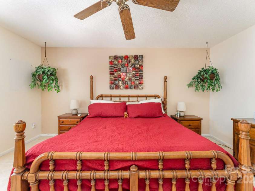 8701 Appaloosa Way Lane, Charlotte, NC 28216.  MLS# CAR4270696, YatesRealty ID 21064. 