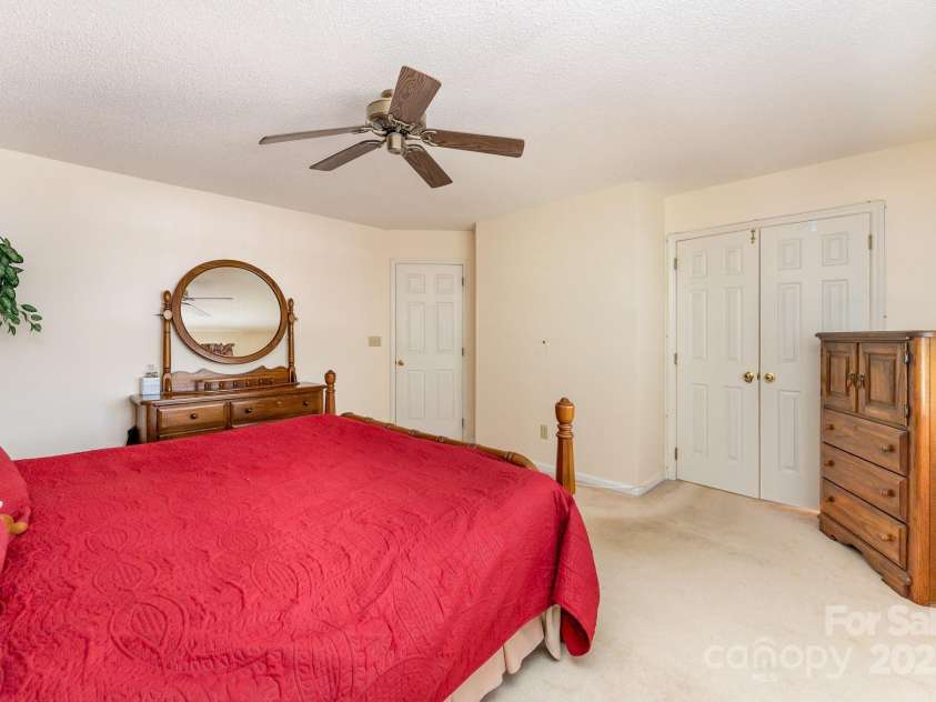 8701 Appaloosa Way Lane, Charlotte, NC 28216.  MLS# CAR4270696, YatesRealty ID 21064. 