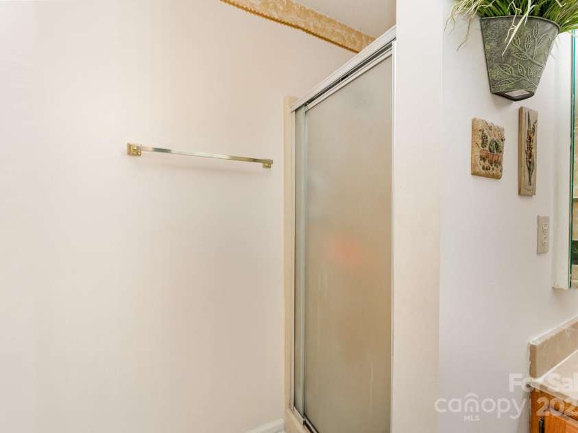 8701 Appaloosa Way Lane, Charlotte, NC 28216.  MLS# CAR4270696, YatesRealty ID 21064. 